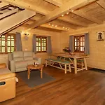 Wooden House Pia Alpehytte *