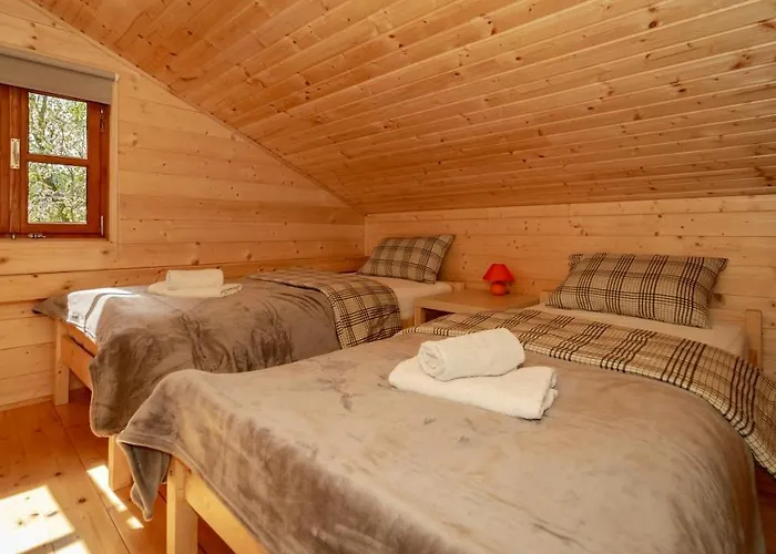 Wooden House Pia *